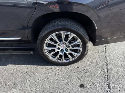 Used 2025 GMC Yukon Denali w/ Sun & Power Step Package image 29