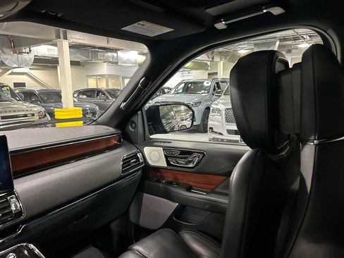 Used 2023 Lincoln Navigator Reserve AWD/4WD image 27