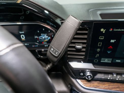 Used 2024 GMC Sierra 2500 SLE w/ SLE Value Package image 29