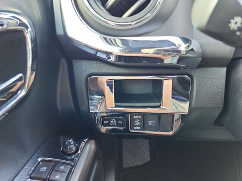 Used 2019 Toyota Tacoma Limited image 24