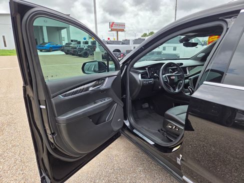 Used 2023 Cadillac XT6 Premium Luxury w/ Technology Package FWD image 14
