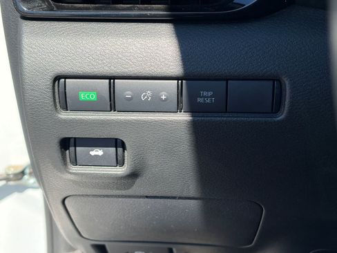 Used 2024 Nissan Sentra SV FWD image 7