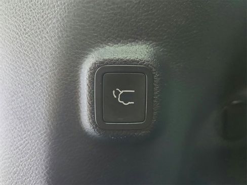 Used 2020 Jeep Cherokee Limited image 28