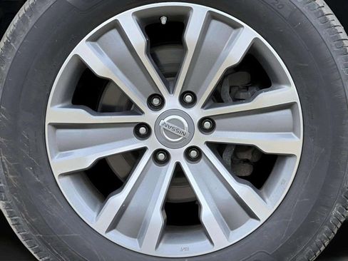 Used 2017 Nissan Titan SL image 12