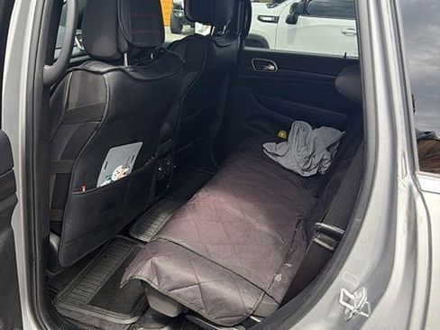 Used 2018 Jeep Grand Cherokee Laredo AWD/4WD image 4