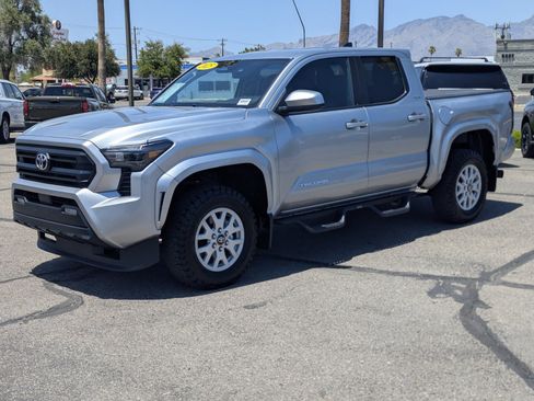 Used 2025 Toyota Tacoma SR5 AWD/4WD image 5