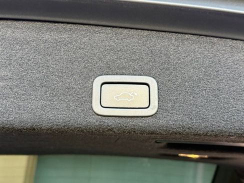 Used 2017 Volvo XC60 T5 Dynamic w/ Preferred Option Package image 17