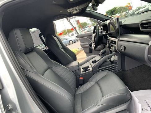 Used 2025 Toyota 4Runner TRD Off-Road Premium AWD/4WD image 14