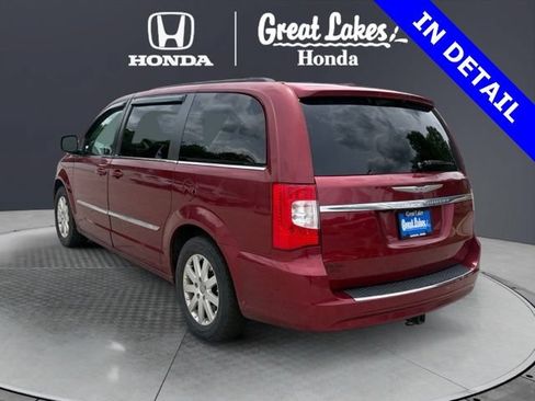 Used 2015 Chrysler Town & Country Touring FWD image 4