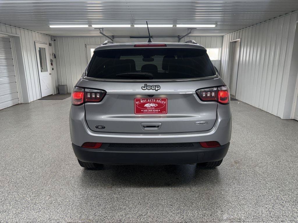 Used 2022 Jeep Compass Latitude FWD image 5