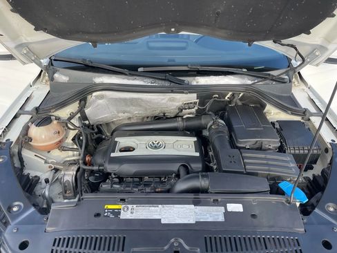 Used 2013 Volkswagen Tiguan SE image 9