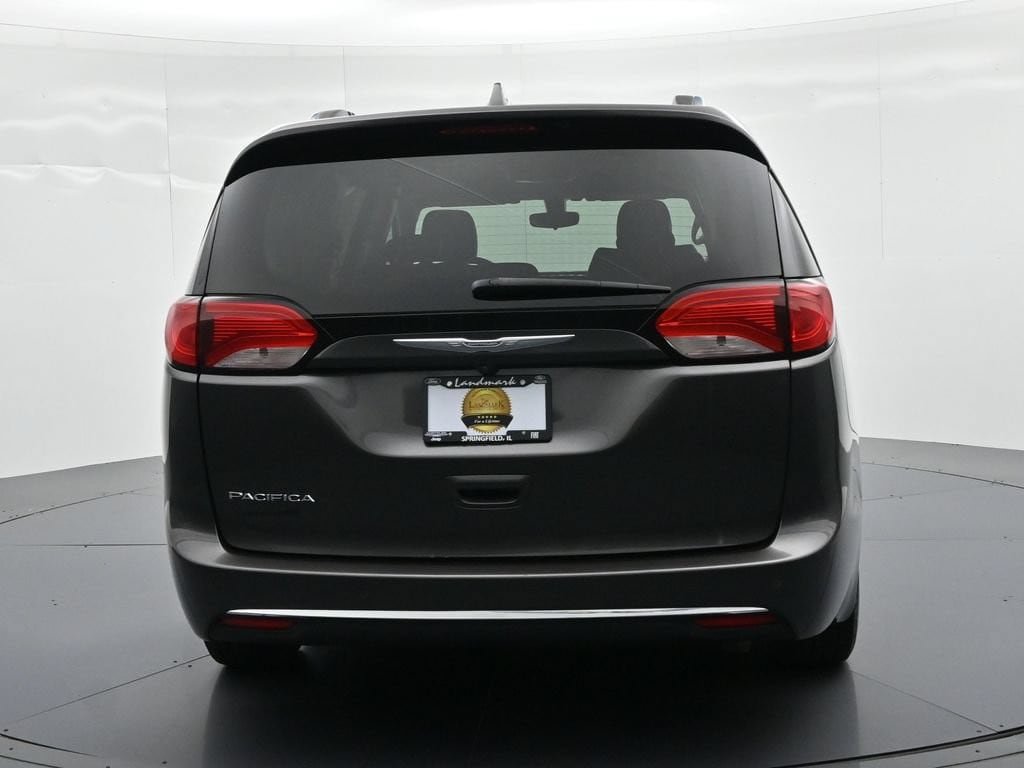 Used 2018 Chrysler Pacifica Touring-L FWD image 7