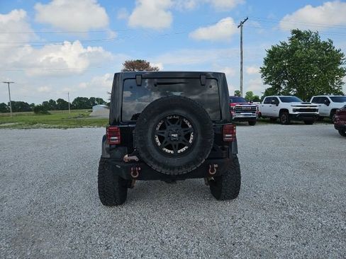 Used 2013 Jeep Wrangler Unlimited Sahara w/ Connectivity Group AWD/4WD image 7