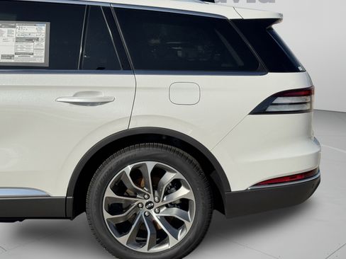 New 2026 Lincoln Aviator 2WD image 28