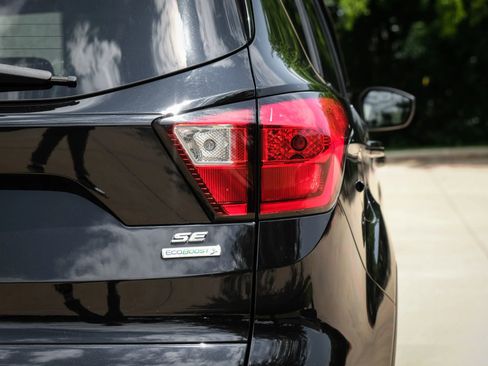 Used 2019 Ford Escape SE image 46