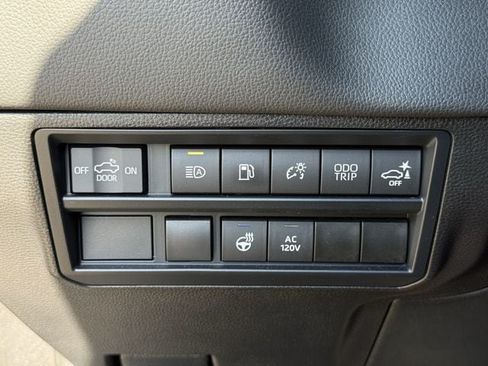 Used 2024 Toyota Tundra Limited AWD/4WD image 27
