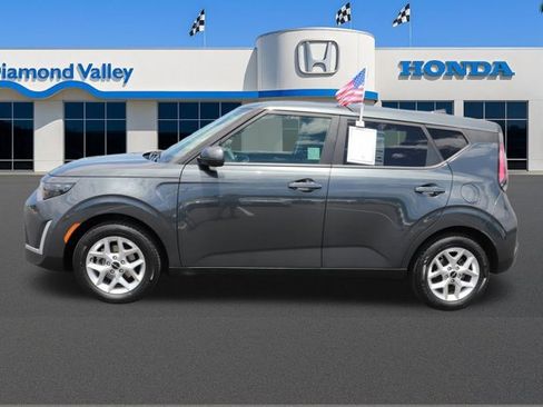 Used 2025 Kia Soul LX w/ LX Technology Package FWD image 8