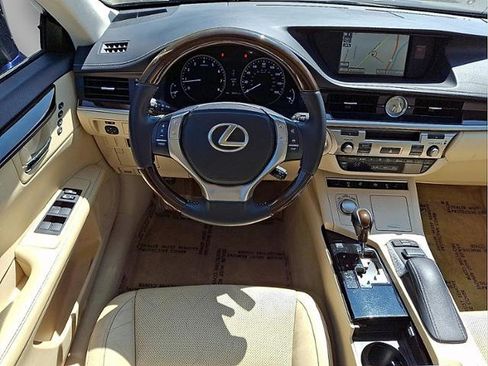 Used 2014 Lexus ES 350 w/ Luxury Package FWD image 9