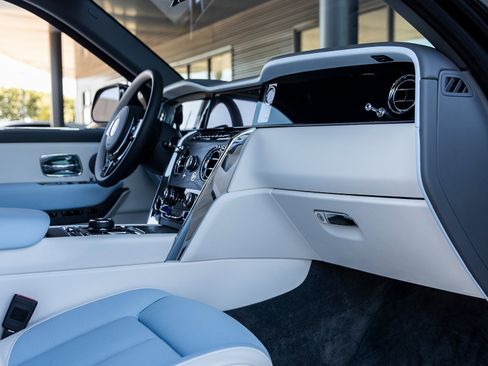 Used 2025 Rolls-Royce Cullinan image 59