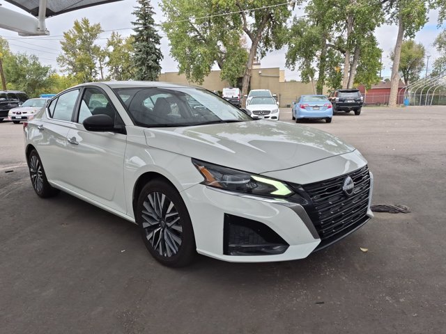Used 2025 Nissan Altima 2.5 SV FWD image 3