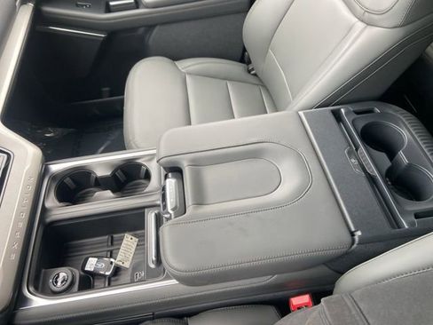 New 2026 Ford Expedition Active image 18