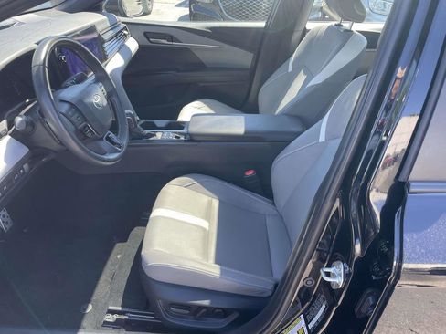 Used 2025 Toyota Camry SE FWD image 29