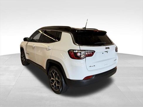 Certified 2025 Jeep Compass Limited AWD/4WD image 3