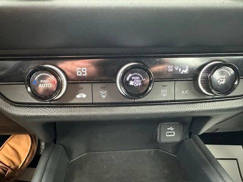 Used 2025 Honda HR-V LX image 18