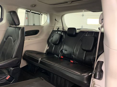 Used 2020 Chrysler Pacifica Limited image 20