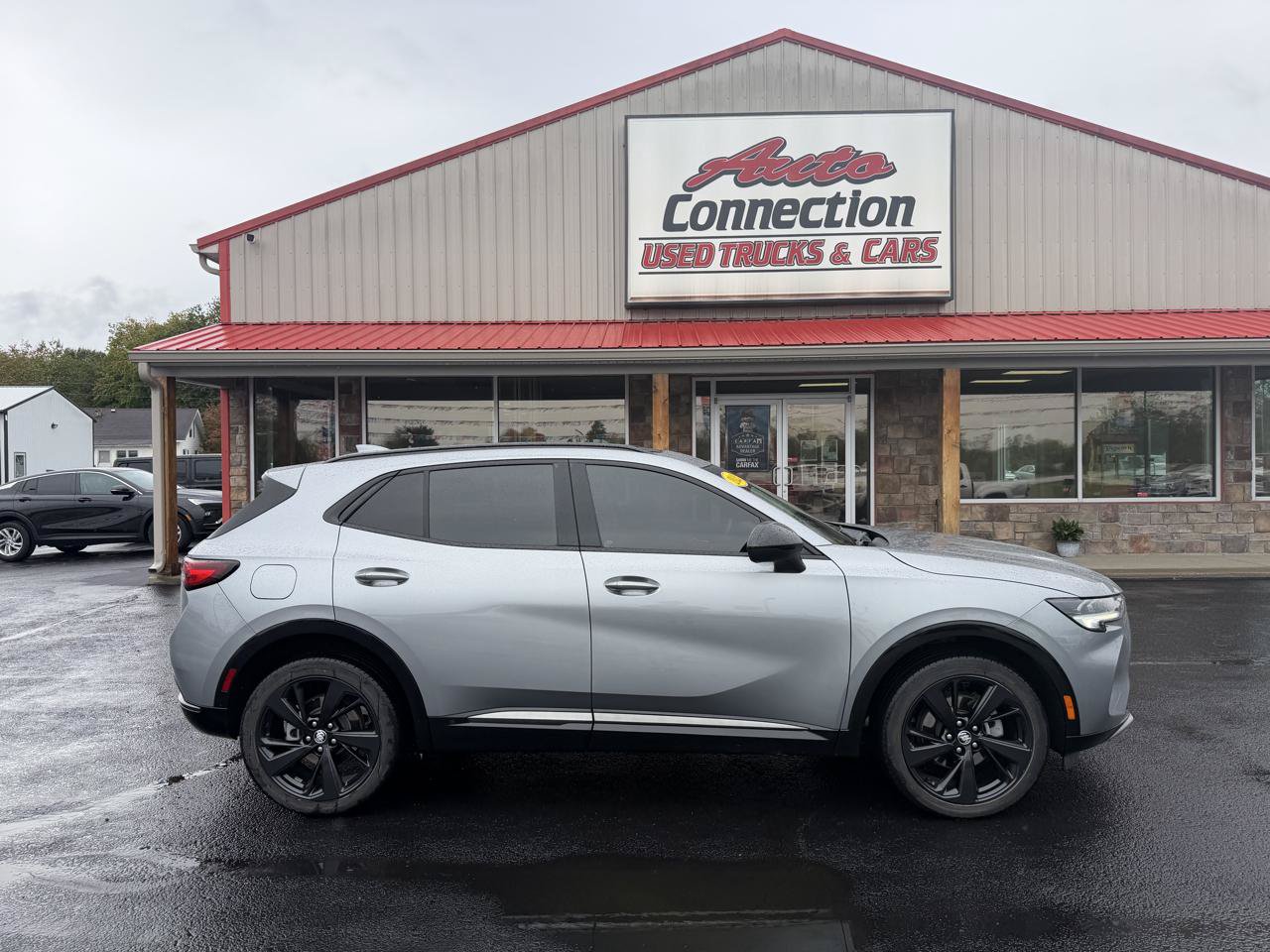Used 2023 Buick Envision Essence w/ Sport Touring Package FWD image 3