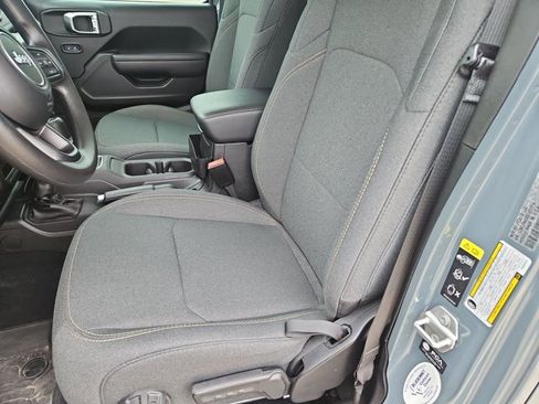 Used 2025 Jeep Gladiator Sport image 14