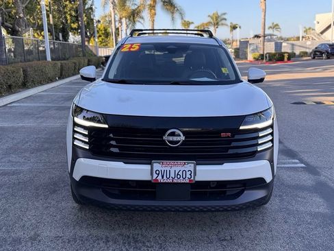 Certified 2025 Nissan Kicks SR FWD image 3