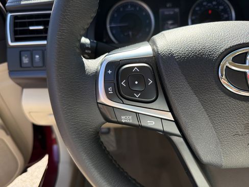 Used 2017 Toyota Camry XLE w/ Moonroof Package image 11