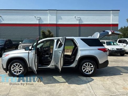 Used 2019 Chevrolet Traverse LS FWD image 14