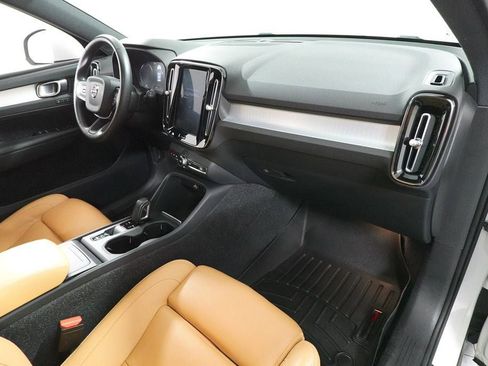 Used 2019 Volvo XC40 T5 Momentum AWD/4WD image 35