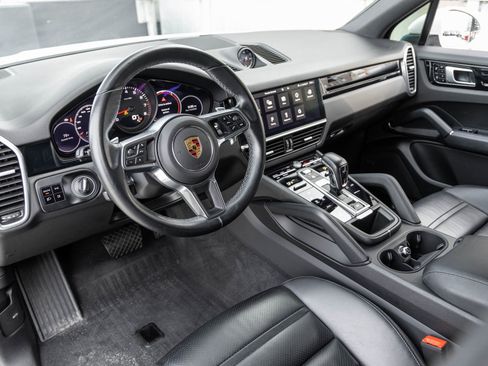 Certified 2021 Porsche Cayenne image 4