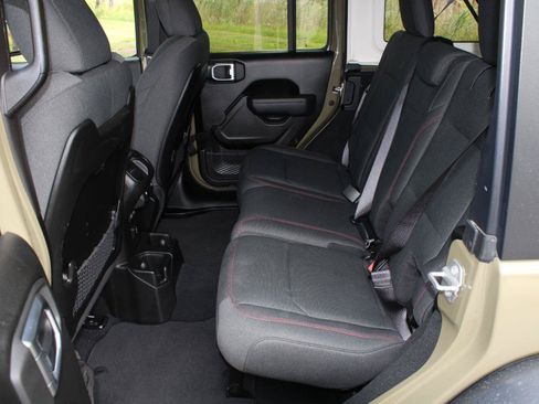 Used 2025 Jeep Wrangler Unlimited Rubicon AWD/4WD image 16