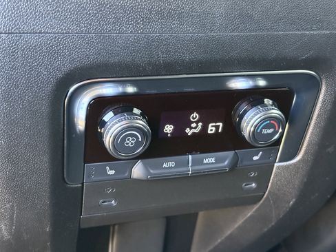 Used 2025 GMC Yukon XL Denali AWD/4WD image 15