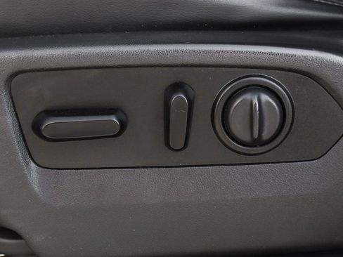 Used 2021 Chevrolet Silverado 1500 High Country w/ Technology Package image 18