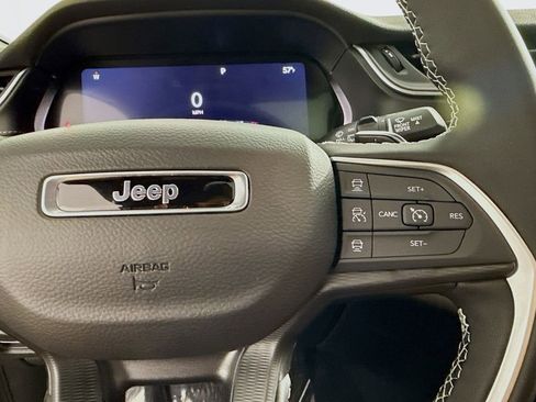 New 2025 Jeep Grand Cherokee Altitude image 32