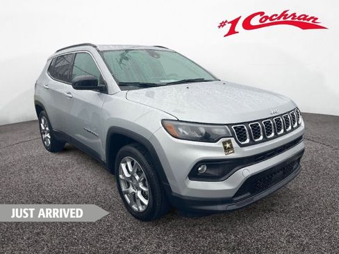 Used 2024 Jeep Compass Latitude image 1