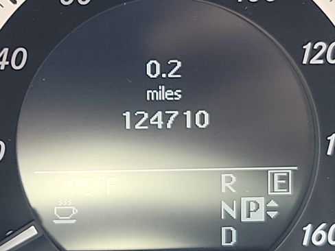 Used 2011 Mercedes-Benz E 550 4MATIC Sedan image 11