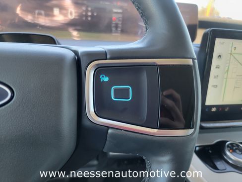 Used 2025 Ford Expedition Active image 21