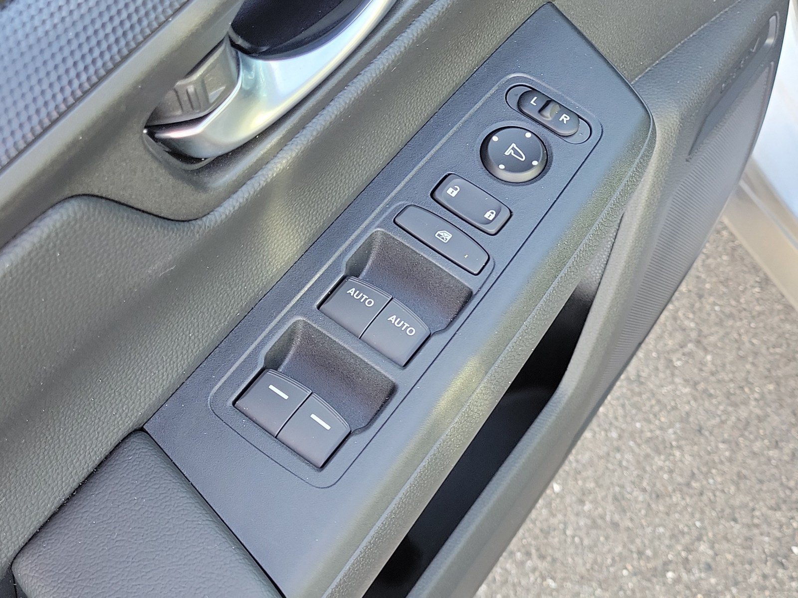 Used 2025 Honda CR-V Sport image 14