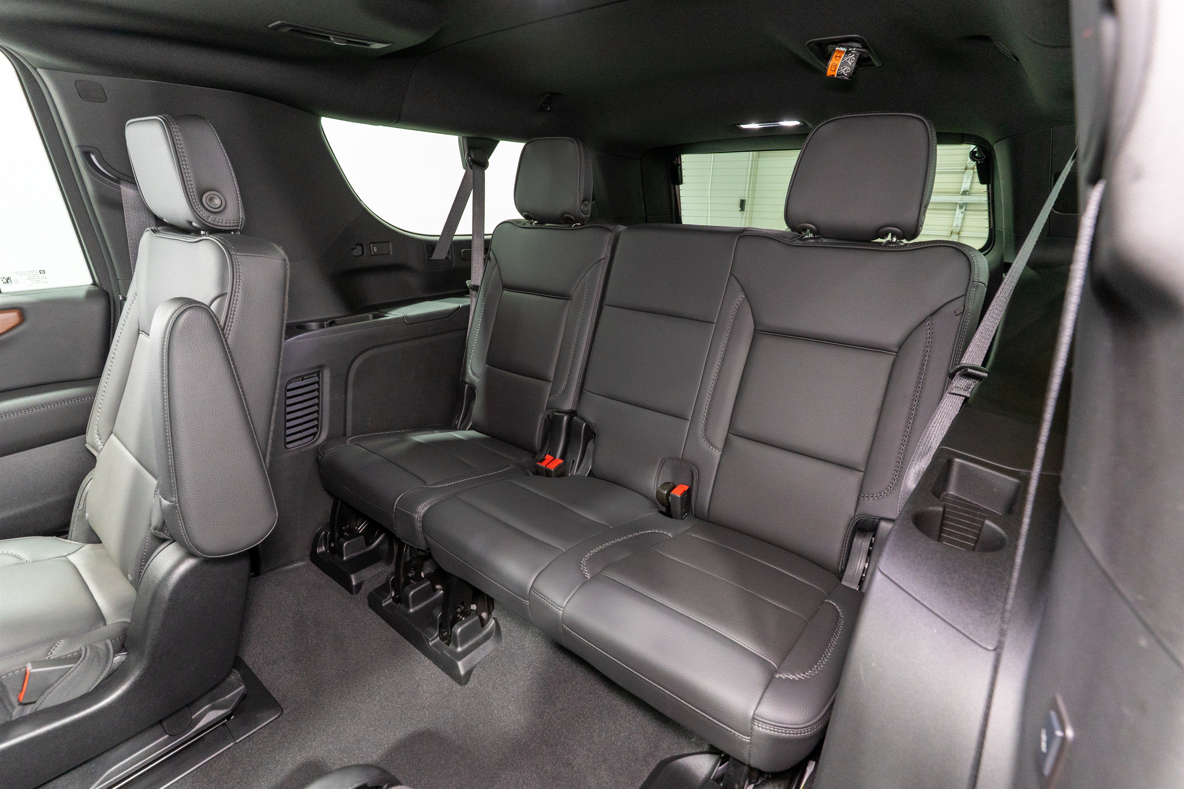 Used 2025 GMC Yukon XL Denali w/ Advanced Technology Package AWD/4WD image 35