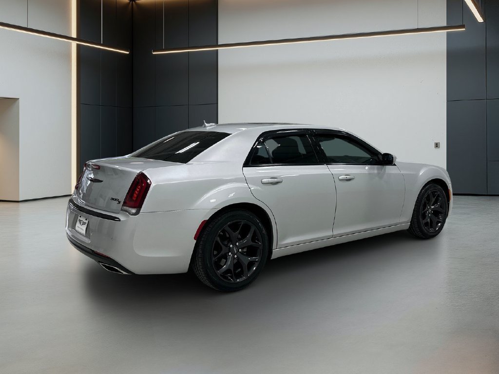 Used 2022 Chrysler 300 S w/ Comfort Group RWD image 6