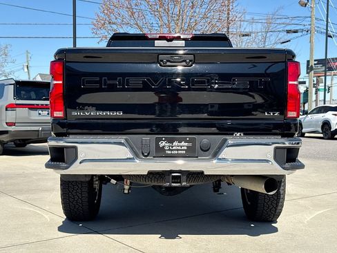 Used 2025 Chevrolet Silverado 2500 LTZ w/ LTZ Premium Package AWD/4WD image 7