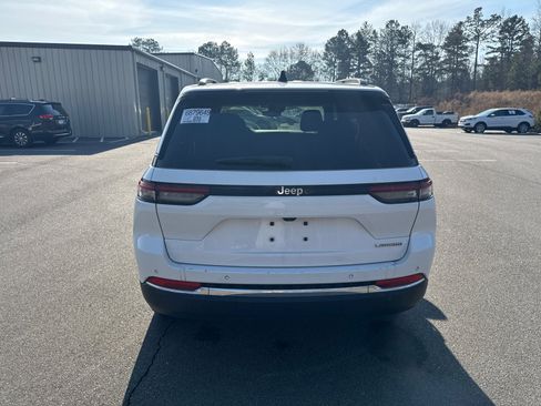 Used 2024 Jeep Grand Cherokee Laredo image 6