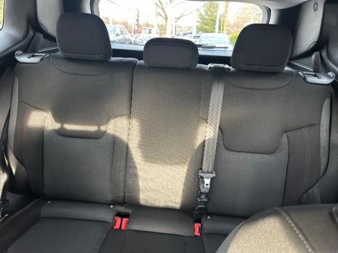 Used 2016 Jeep Renegade Trailhawk image 31