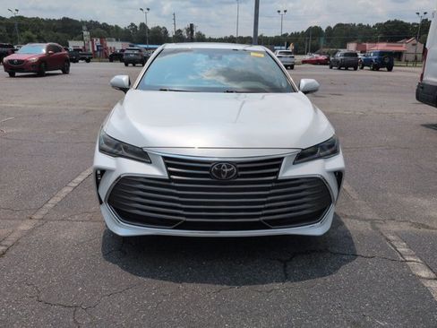 Used 2019 Toyota Avalon Limited FWD image 3